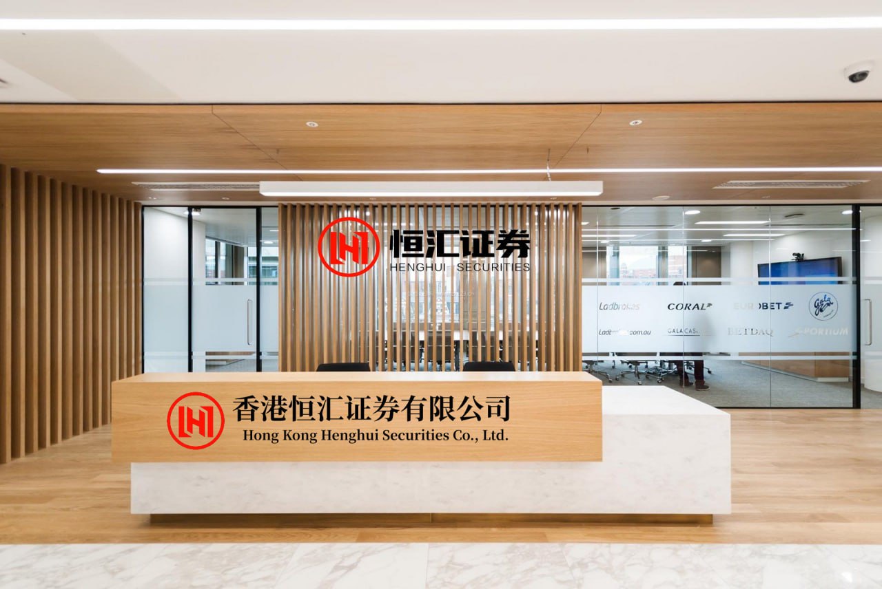 公牛配资端 许家妮妮为许敏戴耳坠货真价实小棉袄！许敏写情诗展现才艺太暖心